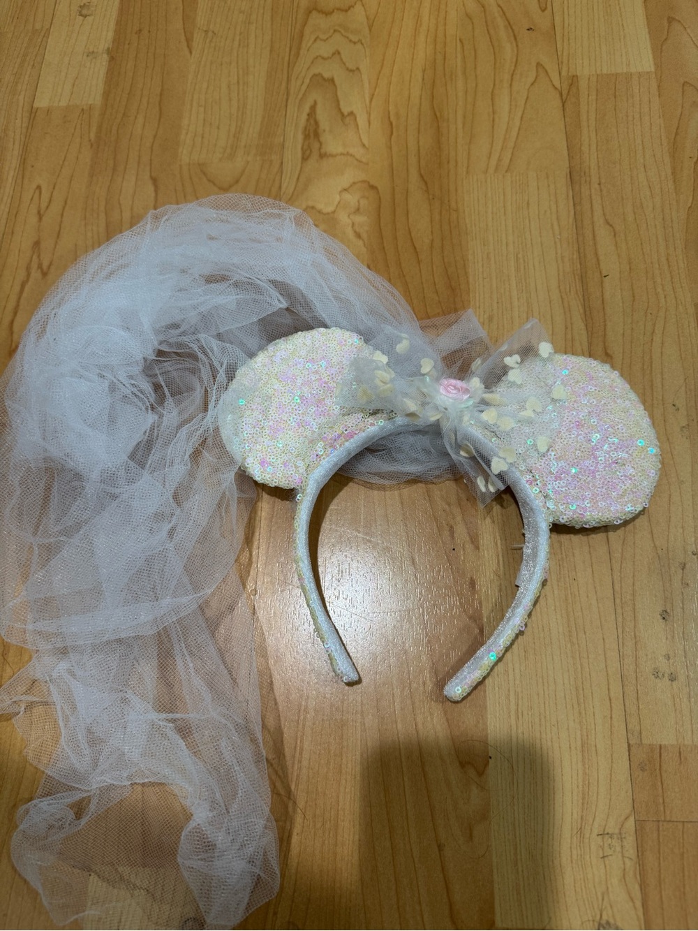 Disney Minnie Mouse Ear bridal Headband with Veil - White